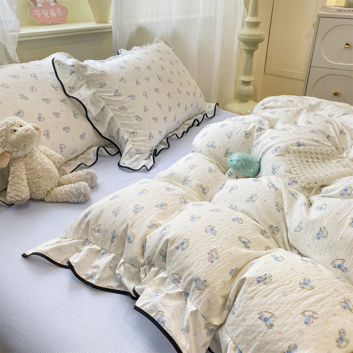 91家纺网 家纺一手货源 找家纺 优贝家纺 2026新款云感双层纱皱皱纱花边四件套 小马乐园