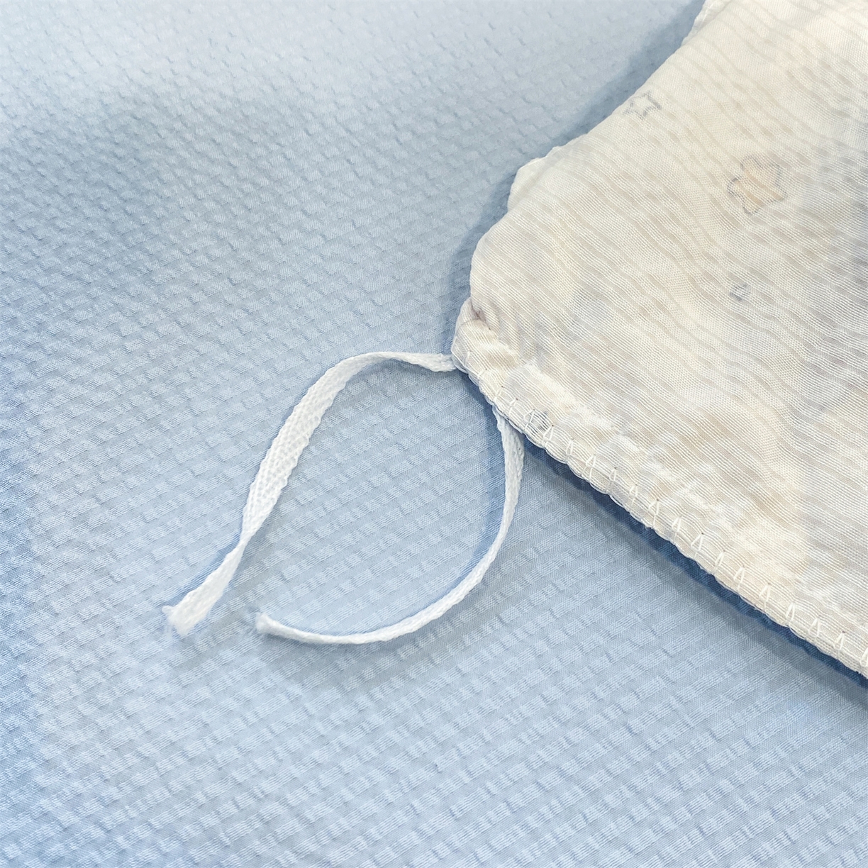 91家纺网 家纺一手货源 找家纺 优贝家纺 2026新款云感双层纱皱皱纱花边四件套 星雪人