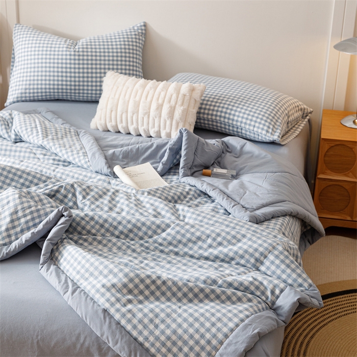 91家纺网 家纺一手货源 找家纺 恬思语家纺 2026新款全棉纯棉色织水洗棉棉花夏被空调被夏凉被四件套 浅兰小格