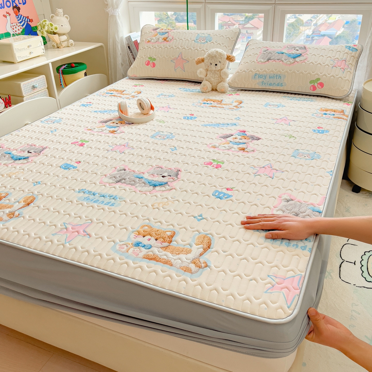 91家纺网 家纺一手货源 找家纺 丝羽坊 2026新款高密凉感丝印花乳胶凉席-床笠款 奶白萌犬