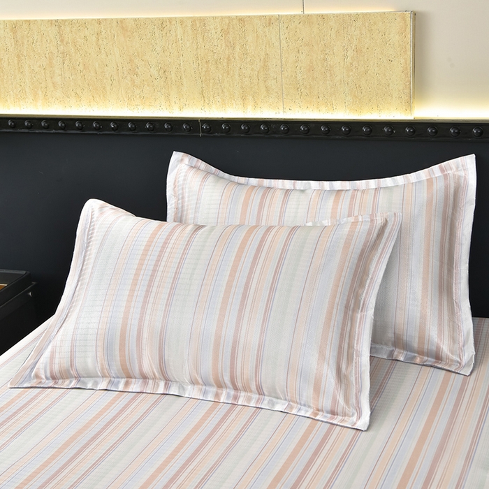 91家纺网 家纺一手货源 找家纺 念家居 2026新款轻奢可机洗水洗床单款高密大版斜纹冰丝凉席三件套 粉蓝条纹