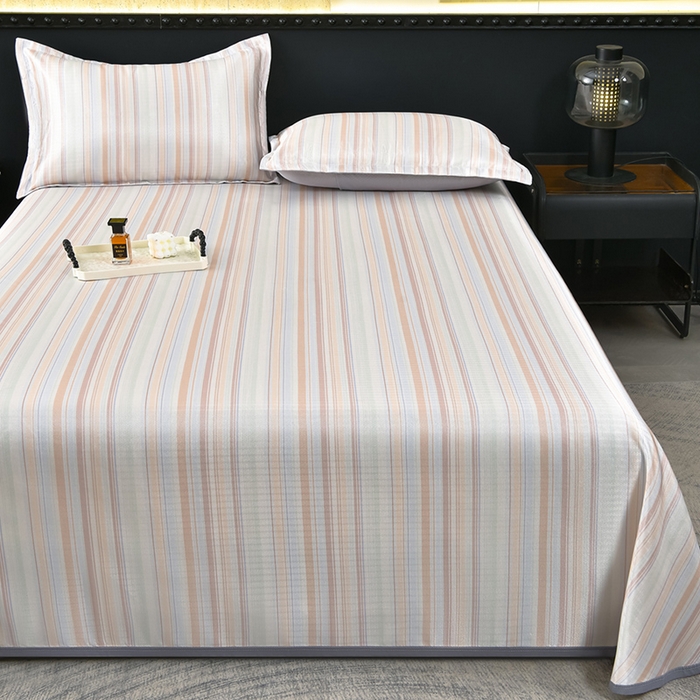 91家纺网 家纺一手货源 找家纺 念家居 2026新款轻奢可机洗水洗床单款高密大版斜纹冰丝凉席三件套 粉蓝条纹
