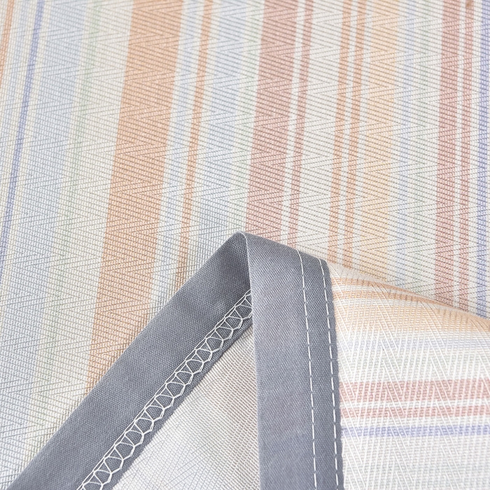 91家纺网 家纺一手货源 找家纺 念家居 2026新款轻奢可机洗水洗床单款高密大版斜纹冰丝凉席三件套 粉蓝条纹