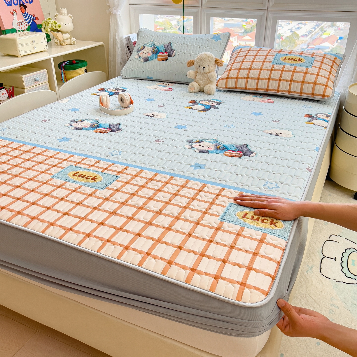 91家纺网 家纺一手货源 找家纺 丝羽坊 2026新款高密凉感丝印花乳胶凉席-床笠款 小企鹅