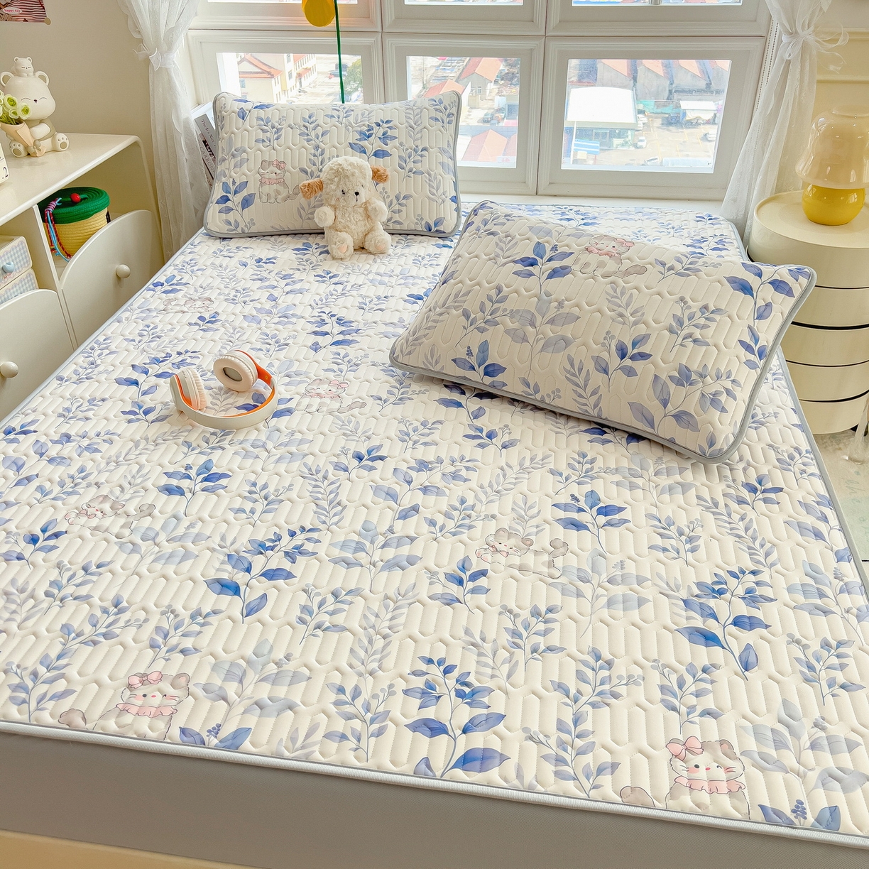 91家纺网 家纺一手货源 找家纺 丝羽坊 2026新款高密凉感丝印花乳胶凉席-床笠款 雾蓝花影