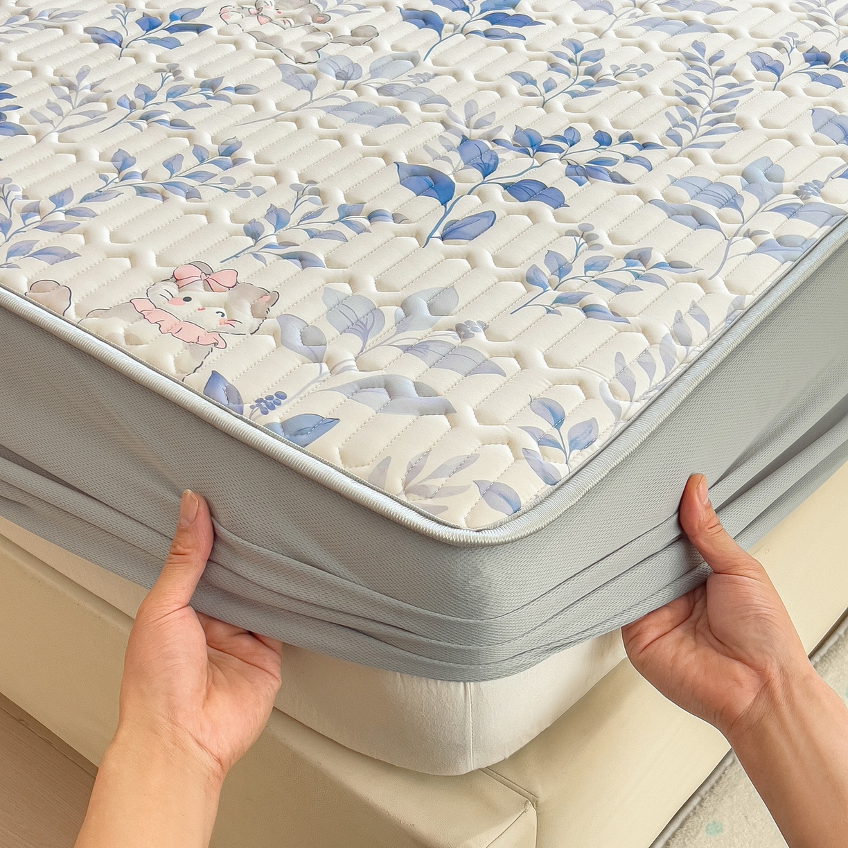 91家纺网 家纺一手货源 找家纺 丝羽坊 2026新款高密凉感丝印花乳胶凉席-床笠款 雾蓝花影