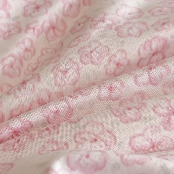 91家纺网 家纺一手货源 找家纺 赛丽雅 2026新款拼角轻奢冰丝凉感夏被四件套 安睡熊-粉