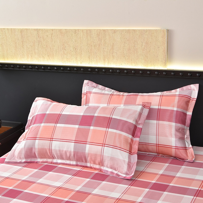 91家纺网 家纺一手货源 找家纺 念家居 2026新款轻奢可机洗水洗床单款高密大版斜纹冰丝凉席三件套 红白格纹