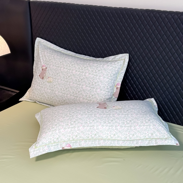 91家纺网 家纺一手货源 找家纺 赛丽雅 2026新款拼角轻奢冰丝凉感夏被四件套 安睡熊-绿