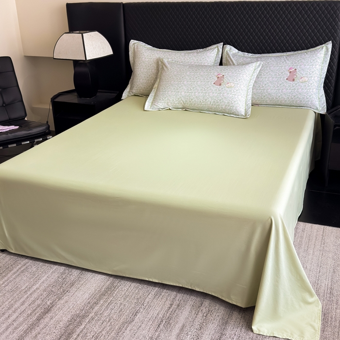 91家纺网 家纺一手货源 找家纺 赛丽雅 2026新款拼角轻奢冰丝凉感夏被四件套 安睡熊-绿