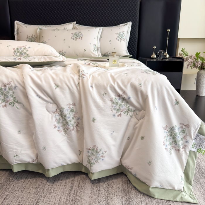 91家纺网 家纺一手货源 找家纺 赛丽雅 2026新款拼角轻奢冰丝凉感夏被四件套 花束