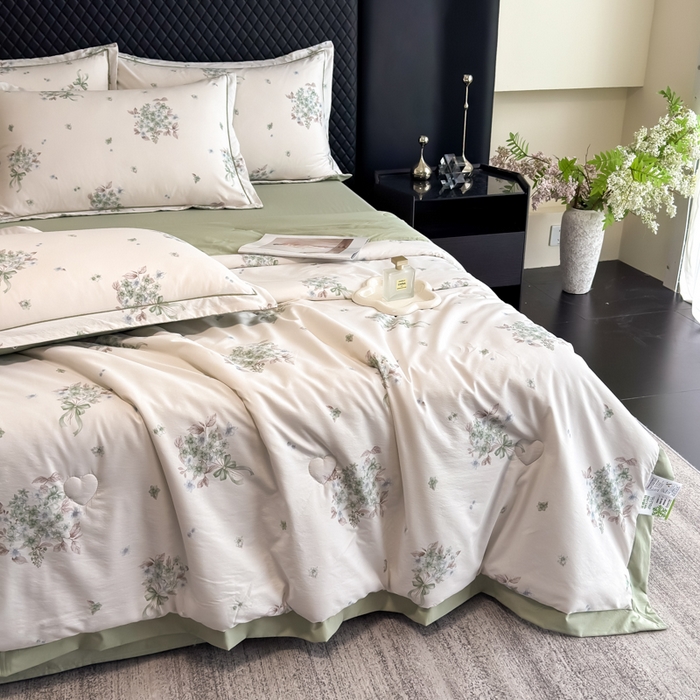 91家纺网 家纺一手货源 找家纺 赛丽雅 2026新款拼角轻奢冰丝凉感夏被四件套 花束