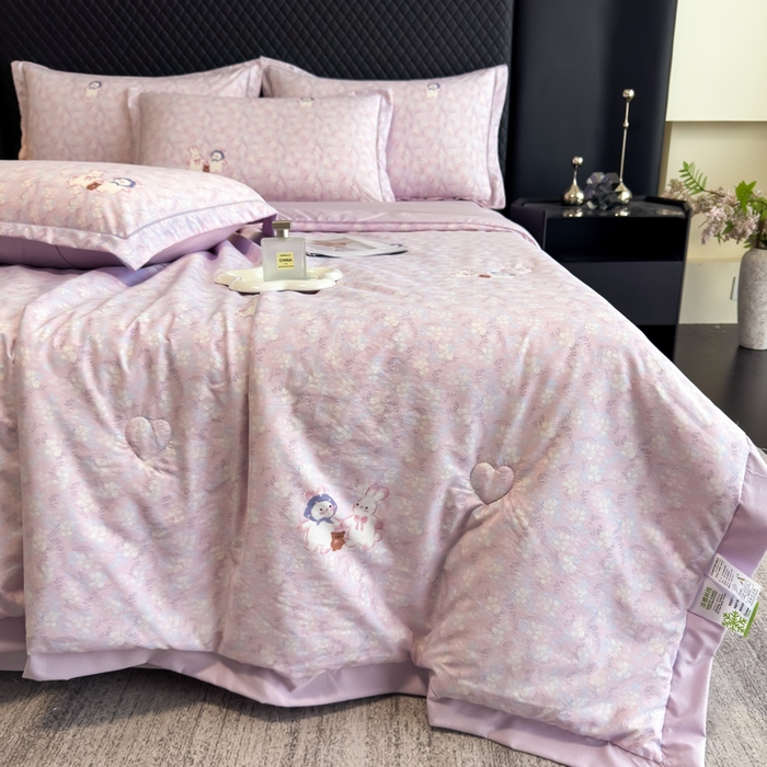 91家纺网 家纺一手货源 找家纺 赛丽雅 2026新款拼角轻奢冰丝凉感夏被四件套 花田兔-粉