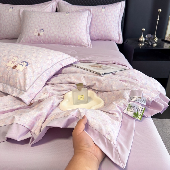 91家纺网 家纺一手货源 找家纺 赛丽雅 2026新款拼角轻奢冰丝凉感夏被四件套 花田兔-粉