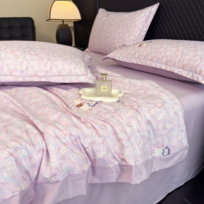 91家纺网 家纺一手货源 找家纺 赛丽雅 2026新款拼角轻奢冰丝凉感夏被四件套 花田兔-粉
