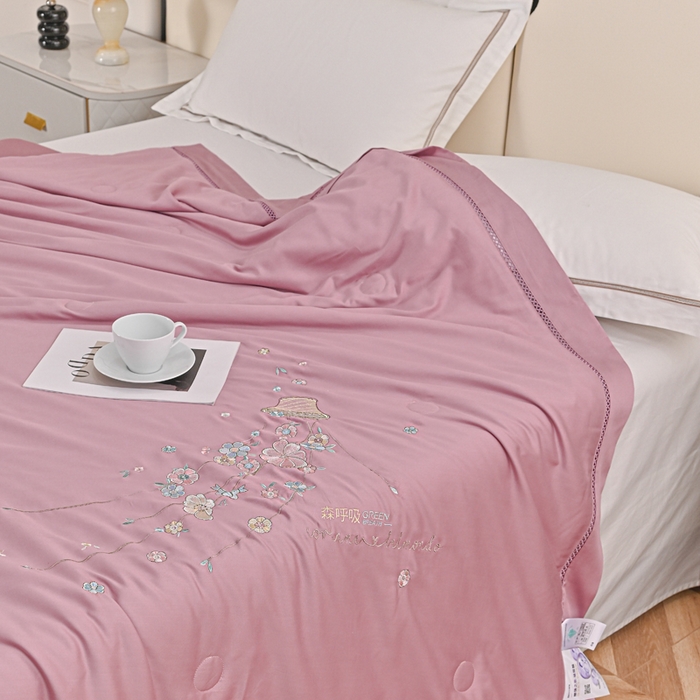 91家纺网 家纺一手货源 找家纺 太阳羽家纺 2026新款天丝绣花镂空夏被夏凉被空调被--深呼吸 深呼吸-紫色