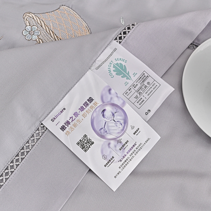 91家纺网 家纺一手货源 找家纺 太阳羽家纺 2026新款天丝绣花镂空夏被夏凉被空调被--深呼吸 深呼吸-灰色