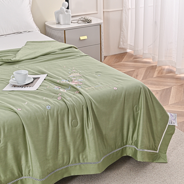 91家纺网 家纺一手货源 找家纺 太阳羽家纺 2026新款天丝绣花镂空夏被夏凉被空调被--深呼吸 深呼吸-绿色