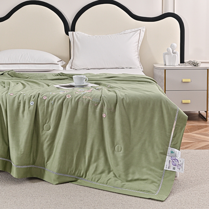 91家纺网 家纺一手货源 找家纺 太阳羽家纺 2026新款天丝绣花镂空夏被夏凉被空调被--深呼吸 深呼吸-绿色