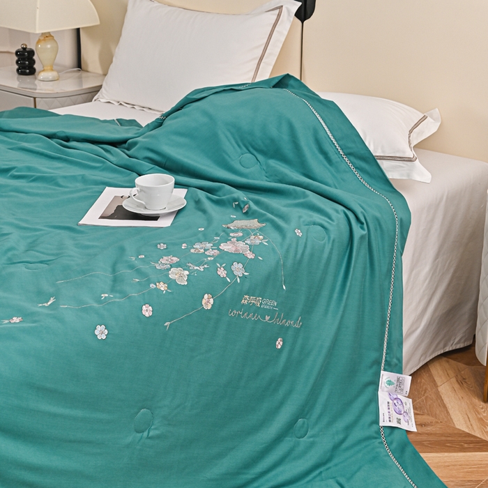 91家纺网 家纺一手货源 找家纺 太阳羽家纺 2026新款天丝绣花镂空夏被夏凉被空调被--深呼吸 深呼吸-墨绿