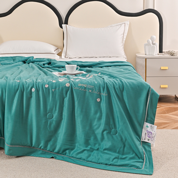 91家纺网 家纺一手货源 找家纺 太阳羽家纺 2026新款天丝绣花镂空夏被夏凉被空调被--深呼吸 深呼吸-墨绿