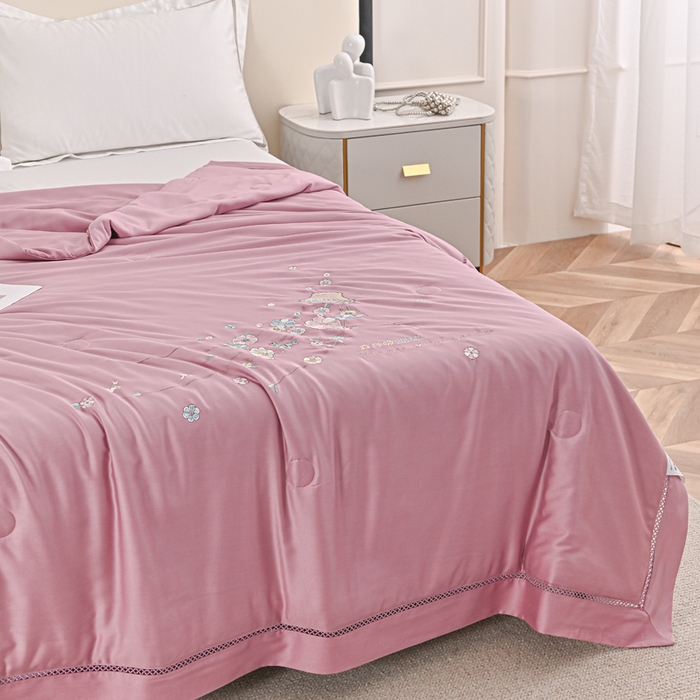 91家纺网 家纺一手货源 找家纺 太阳羽家纺 2026新款天丝绣花镂空夏被夏凉被空调被--深呼吸 深呼吸-紫色