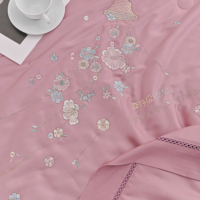 91家纺网 家纺一手货源 找家纺 太阳羽家纺 2026新款天丝绣花镂空夏被夏凉被空调被--深呼吸 深呼吸-紫色