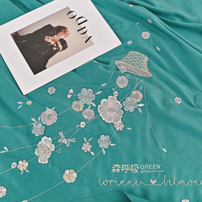 91家纺网 家纺一手货源 找家纺 太阳羽家纺 2026新款天丝绣花镂空夏被夏凉被空调被--深呼吸 深呼吸-墨绿