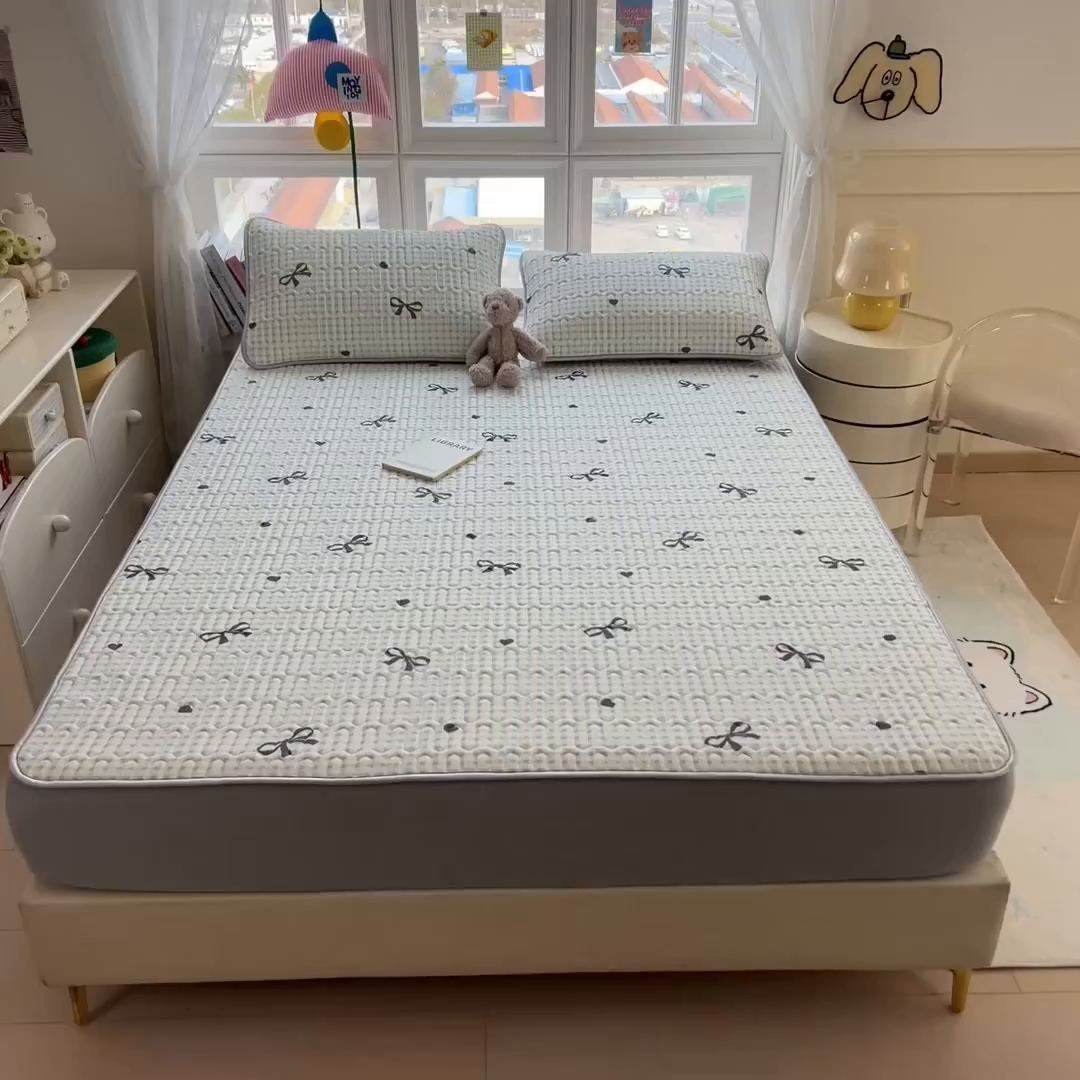 91家纺网 家纺一手货源 找家纺 丝羽坊 2026新款高密凉感丝印花乳胶凉席-床笠款 格纹蝶影