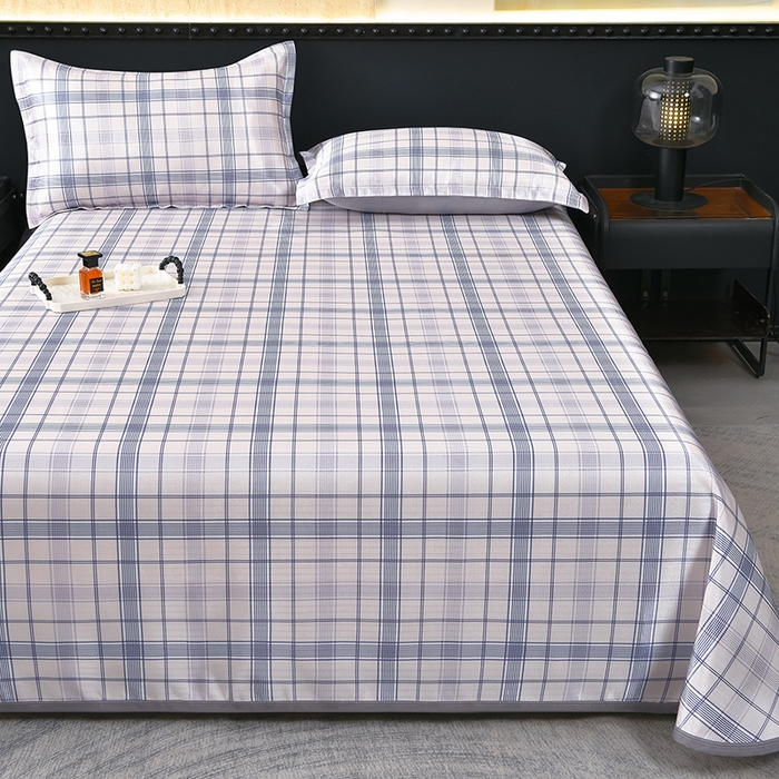 91家纺网 家纺一手货源 找家纺 念家居 2026新款轻奢可机洗水洗床单款高密大版斜纹冰丝凉席三件套 蓝灰格纹