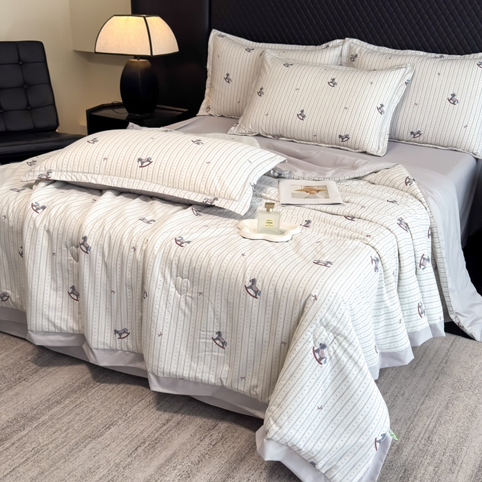 91家纺网 家纺一手货源 找家纺 赛丽雅 2026新款拼角轻奢冰丝凉感夏被四件套 摇摇马