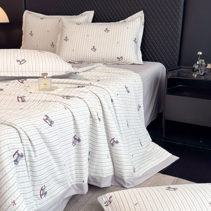 91家纺网 家纺一手货源 找家纺 赛丽雅 2026新款拼角轻奢冰丝凉感夏被四件套 摇摇马