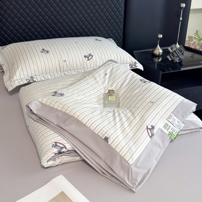 91家纺网 家纺一手货源 找家纺 赛丽雅 2026新款拼角轻奢冰丝凉感夏被四件套 摇摇马