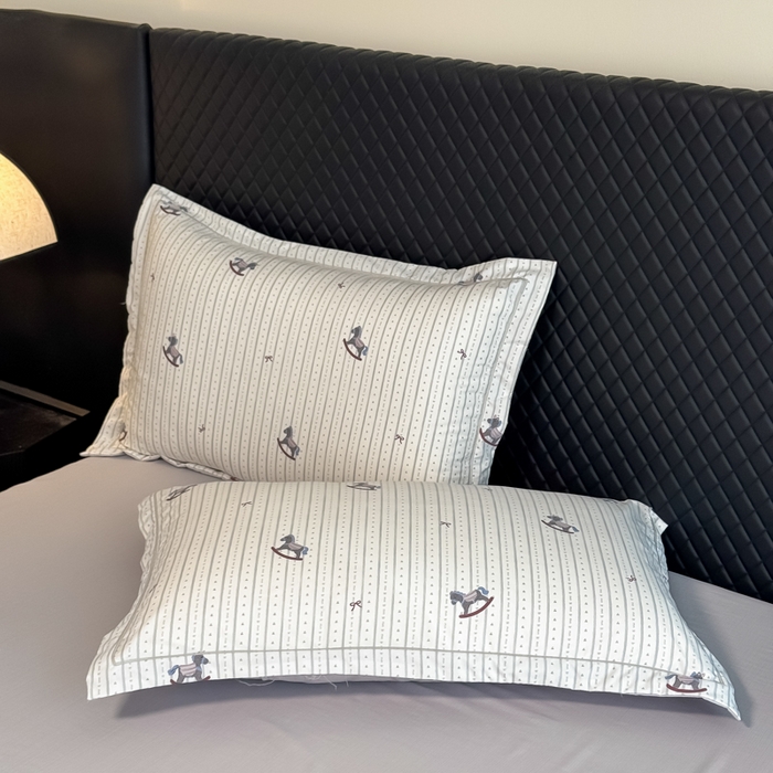 91家纺网 家纺一手货源 找家纺 赛丽雅 2026新款拼角轻奢冰丝凉感夏被四件套 摇摇马