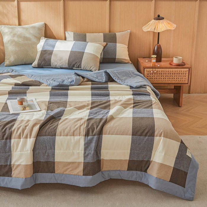 91家纺网 家纺一手货源 找家纺 牛魔王家居 2026新款A类水洗棉新疆棉花夏被 被子被芯 蓝灰大格