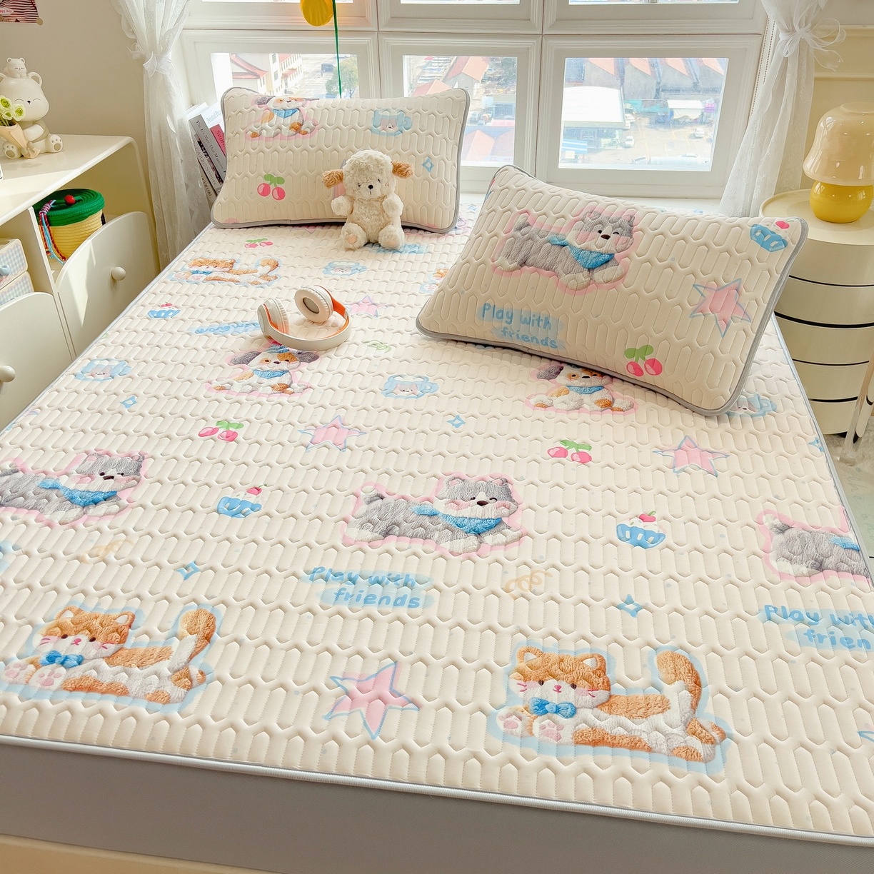 91家纺网 家纺一手货源 找家纺 丝羽坊 2026新款高密凉感丝印花乳胶凉席-床笠款 奶白萌犬