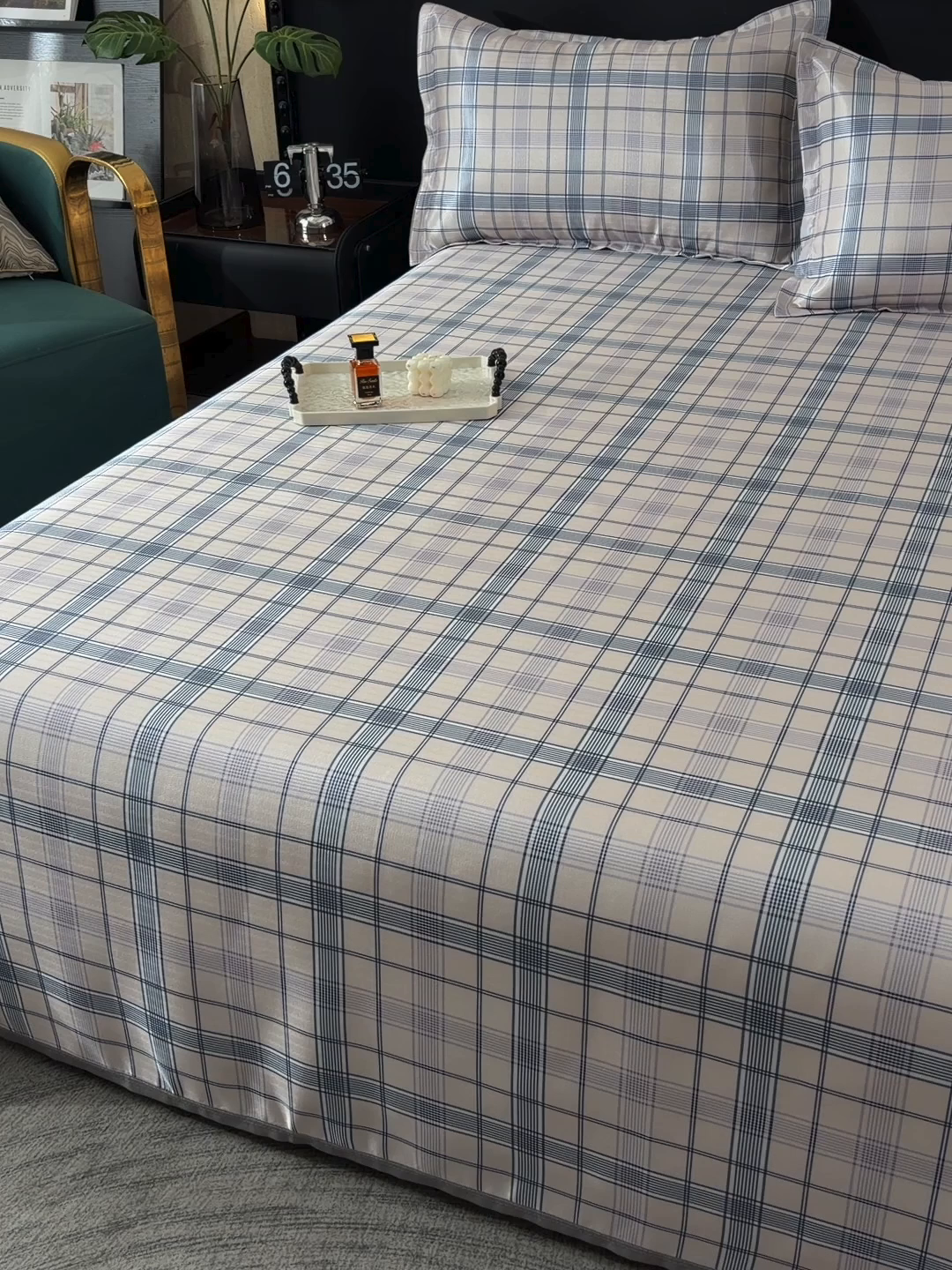 91家纺网 家纺一手货源 找家纺 念家居 2026新款轻奢可机洗水洗床单款高密大版斜纹冰丝凉席三件套 蓝灰格纹