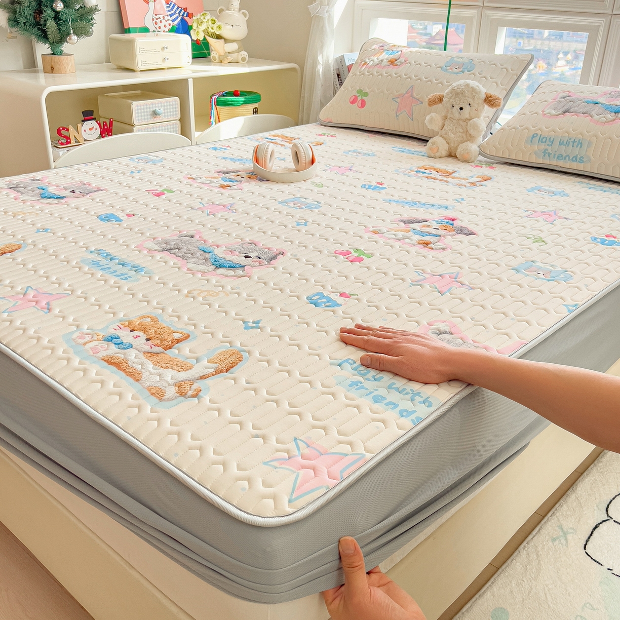 91家纺网 家纺一手货源 找家纺 丝羽坊 2026新款高密凉感丝印花乳胶凉席-床笠款 奶白萌犬