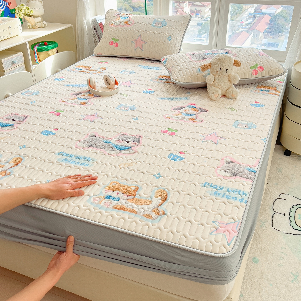 91家纺网 家纺一手货源 找家纺 丝羽坊 2026新款高密凉感丝印花乳胶凉席-床笠款 奶白萌犬