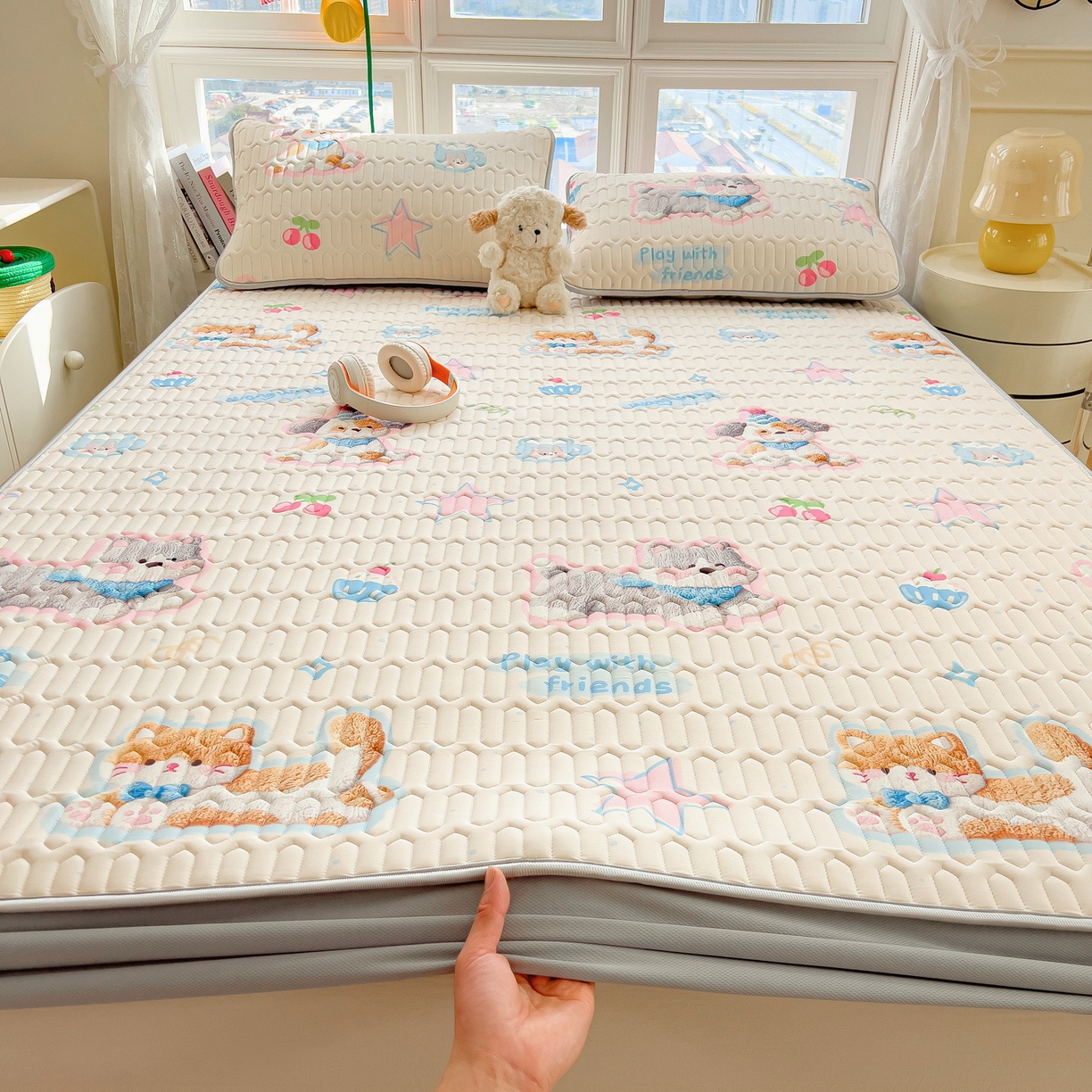 91家纺网 家纺一手货源 找家纺 丝羽坊 2026新款高密凉感丝印花乳胶凉席-床笠款 奶白萌犬