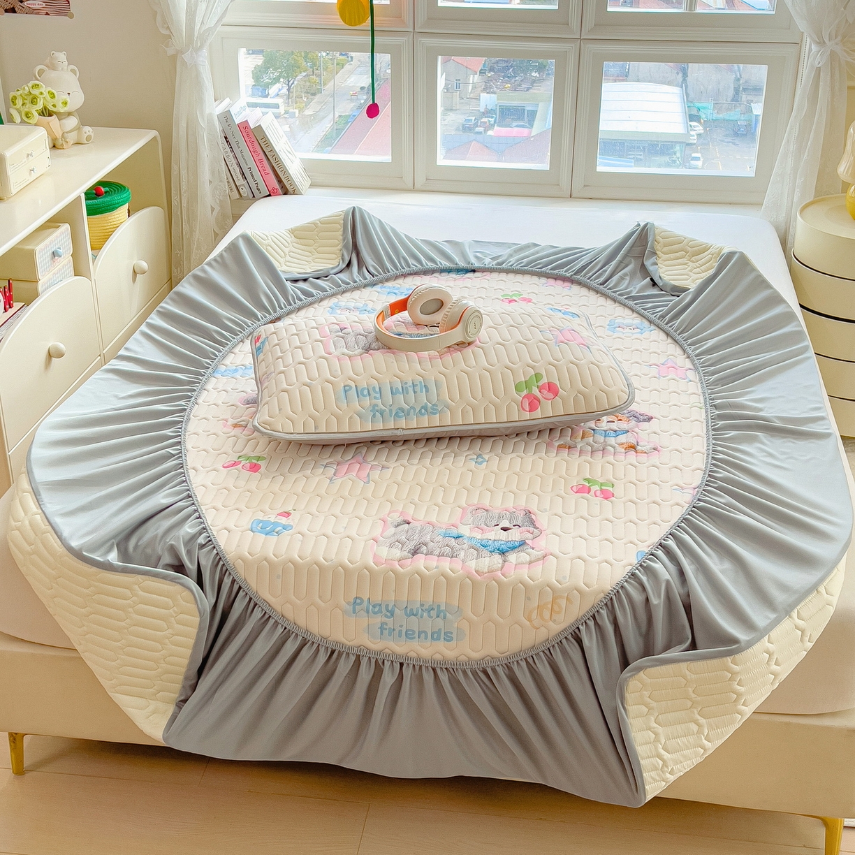 91家纺网 家纺一手货源 找家纺 丝羽坊 2026新款高密凉感丝印花乳胶凉席-床笠款 奶白萌犬