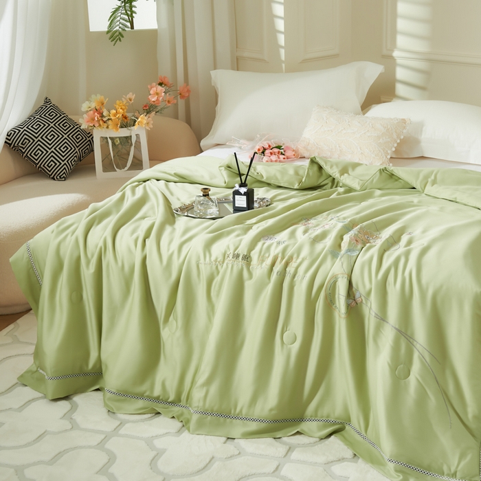 91家纺网 家纺一手货源 找家纺 太阳羽家纺 2026新款天丝绣花镂空夏凉被空调被深睡眠夏被 淡绿色