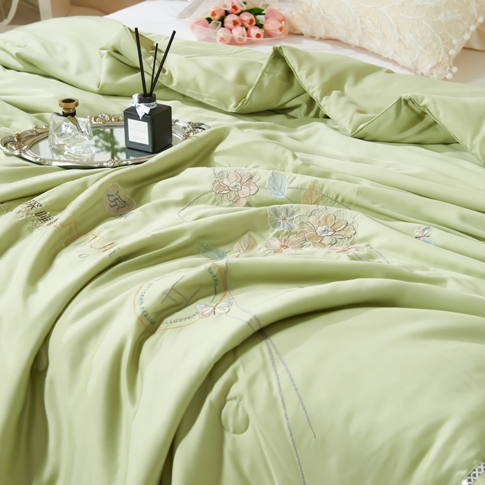 91家纺网 家纺一手货源 找家纺 太阳羽家纺 2026新款天丝绣花镂空夏凉被空调被深睡眠夏被 淡绿色