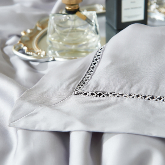 91家纺网 家纺一手货源 找家纺 太阳羽家纺 2026新款天丝绣花镂空夏凉被空调被深睡眠夏被 银灰色