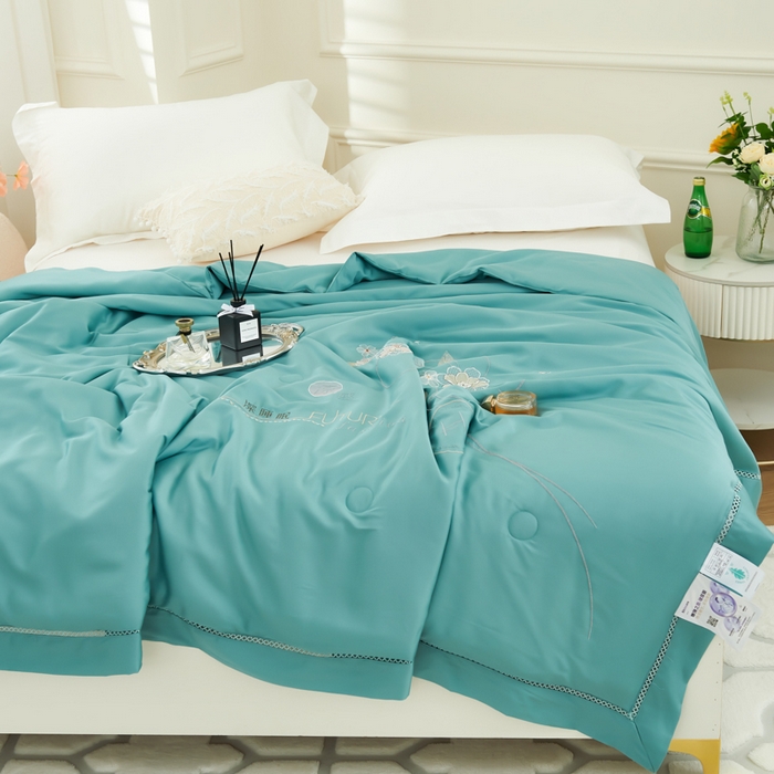 91家纺网 家纺一手货源 找家纺 太阳羽家纺 2026新款天丝绣花镂空夏凉被空调被深睡眠夏被 海蓝色