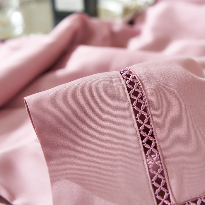 91家纺网 家纺一手货源 找家纺 太阳羽家纺 2026新款天丝绣花镂空夏凉被空调被深睡眠夏被 珠红色