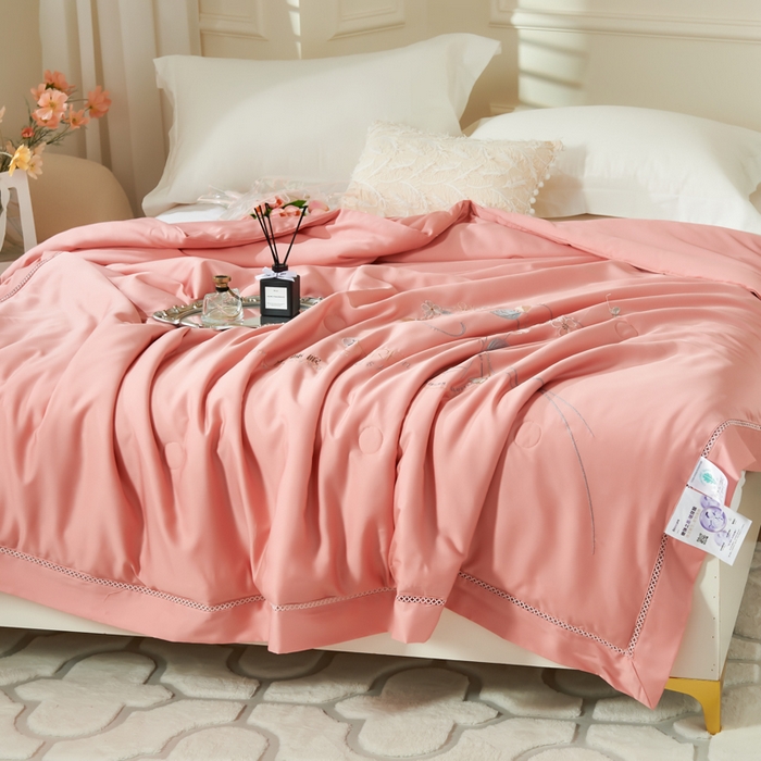 91家纺网 家纺一手货源 找家纺 太阳羽家纺 2026新款天丝绣花镂空夏凉被空调被深睡眠夏被 橘红色