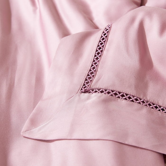 91家纺网 家纺一手货源 找家纺 太阳羽家纺 2026新款天丝绣花镂空夏凉被空调被深睡眠夏被 珠红色