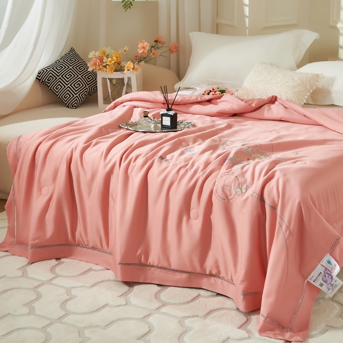 91家纺网 家纺一手货源 找家纺 太阳羽家纺 2026新款天丝绣花镂空夏凉被空调被深睡眠夏被 橘红色