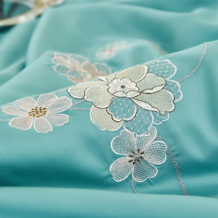 91家纺网 家纺一手货源 找家纺 太阳羽家纺 2026新款天丝绣花镂空夏凉被空调被深睡眠夏被 海蓝色